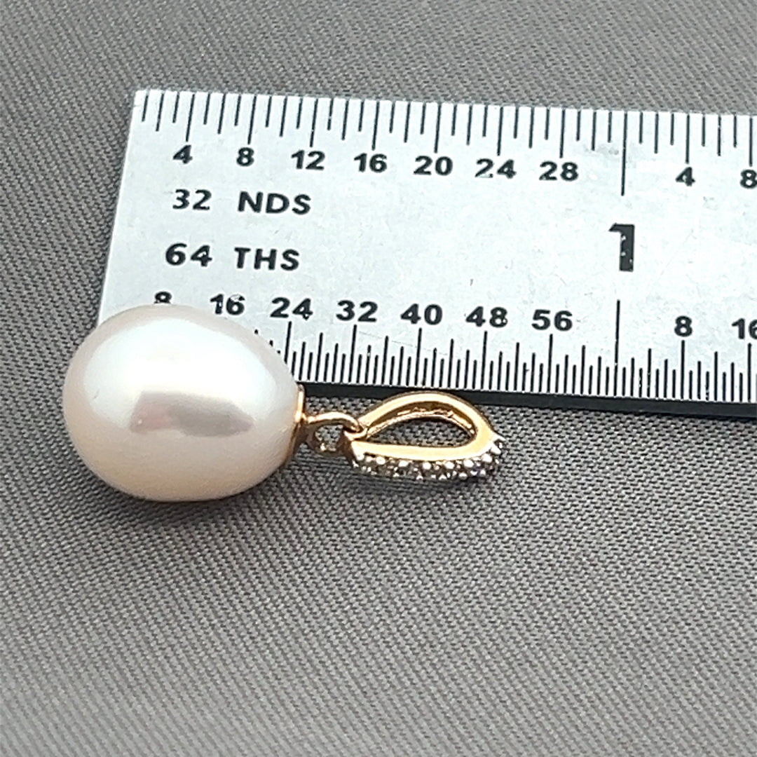 Sweet Frestwater Pearl with 14KT Diamond Bail