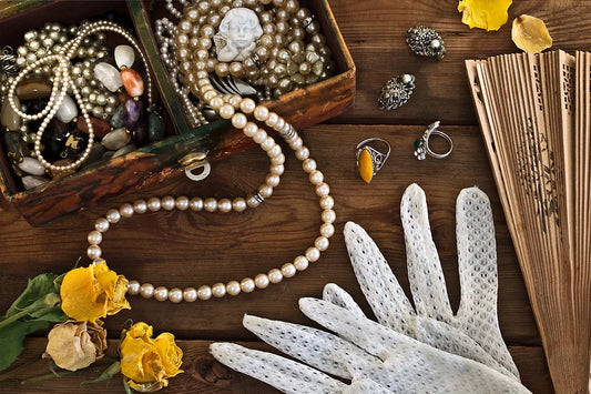 What You Should Know When Shopping for Vintage Jewels