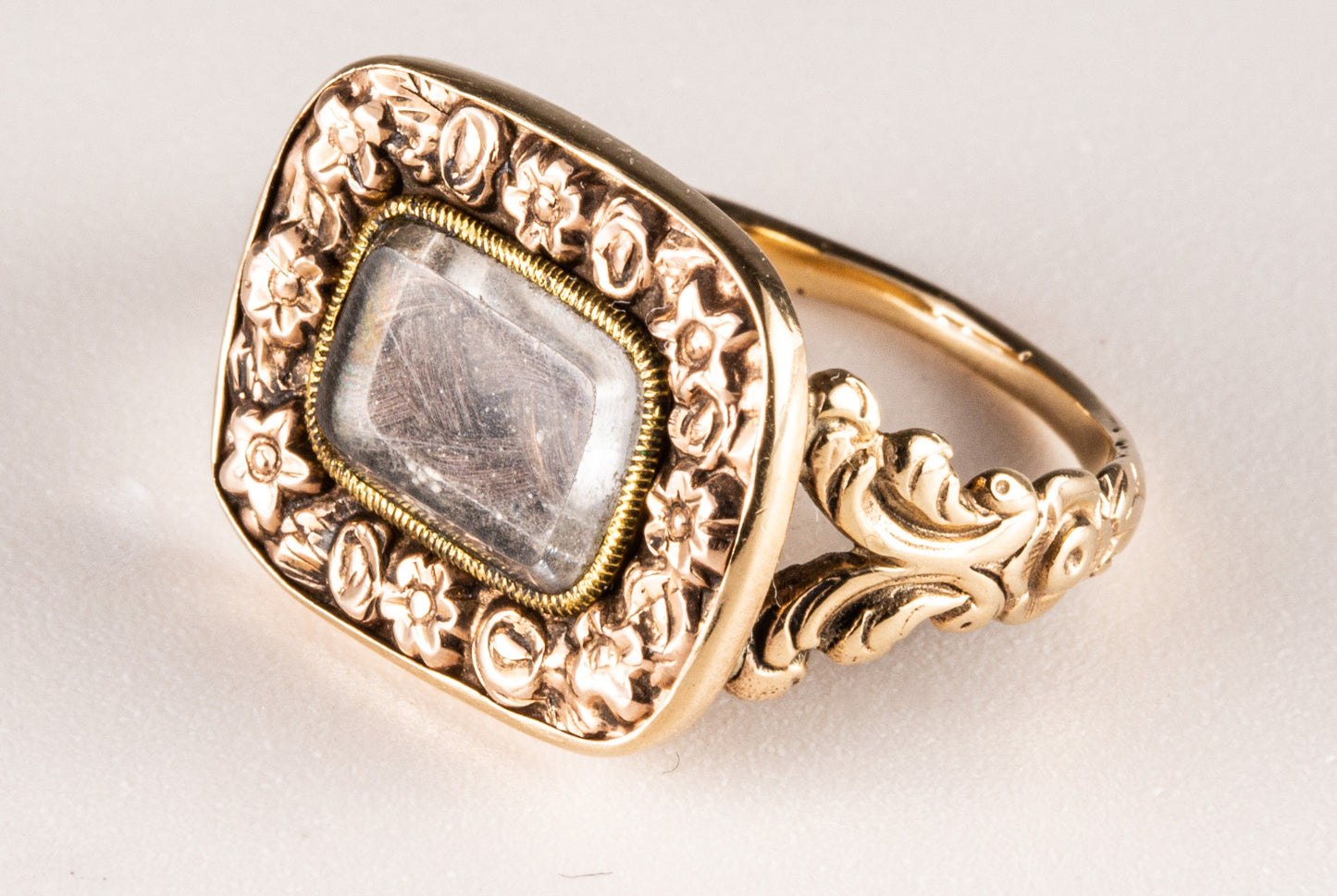 Victorian Mourning Ring in Rose and Yellow gold