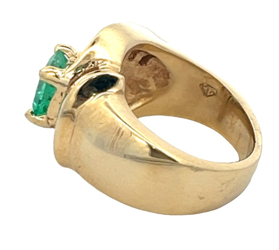 Stunning Emerald Ring