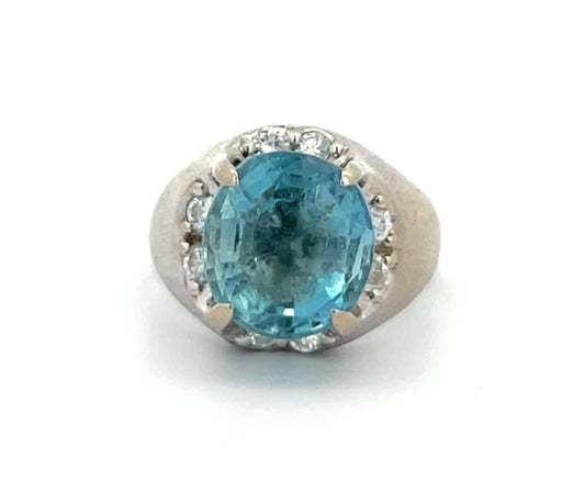 Stunning Aquamarine with Diamonds Accenting
