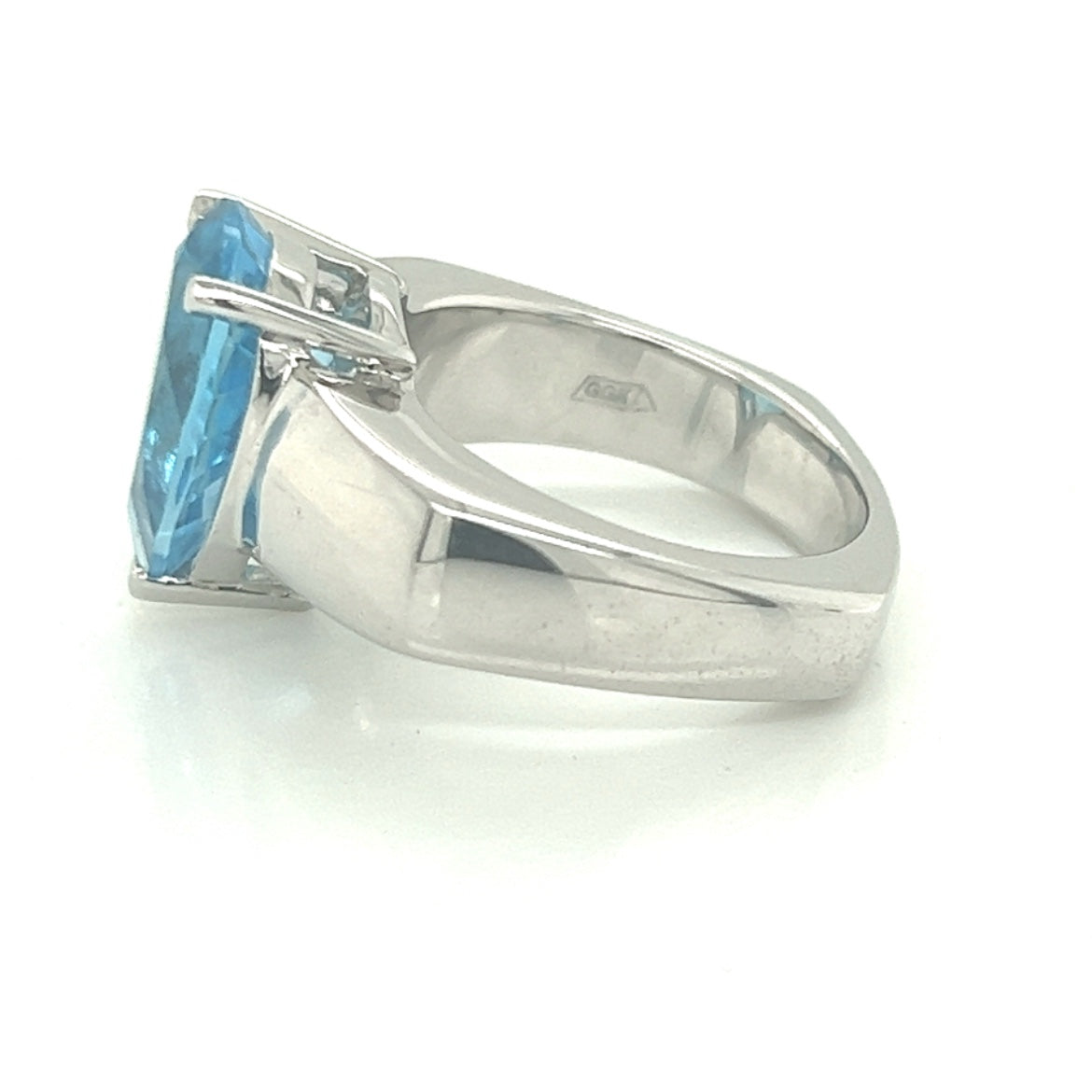 Pear Shape 5.20 Carat  Blue Topaz Ring