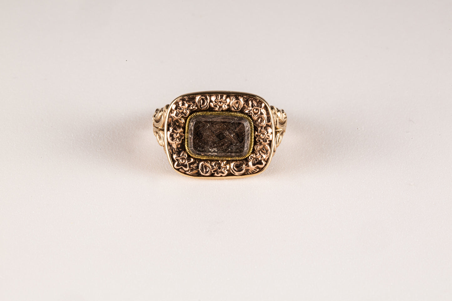 Victorian Mourning Ring in Rose and Yellow gold