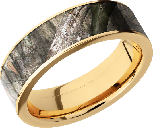 14K Yellow Gold 7mm flat band with a 6mm inlay of Mossy Oak Treestand Camo